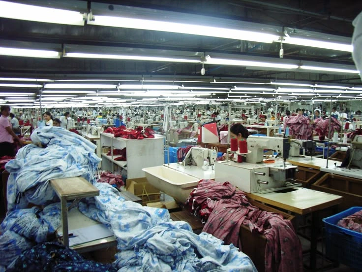 blouse manufacturer
a manufacturer of women's blouses