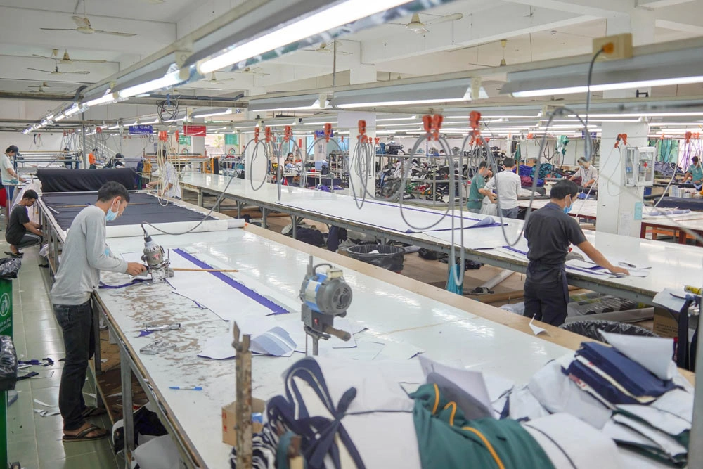 choosing the right apparel manufacturer Clothing Brand Owners